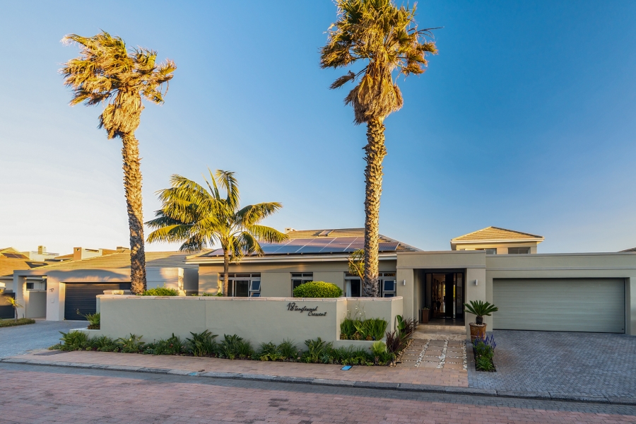 5 Bedroom Property for Sale in Sunset Links Western Cape